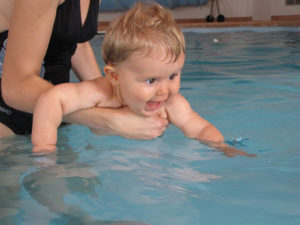 Babyschwimmen in Altrip, Kreis Ludwigshafen am Rhein