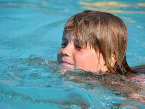 Kinderschwimmen als Schwimmkurs für Kinder in Alheim